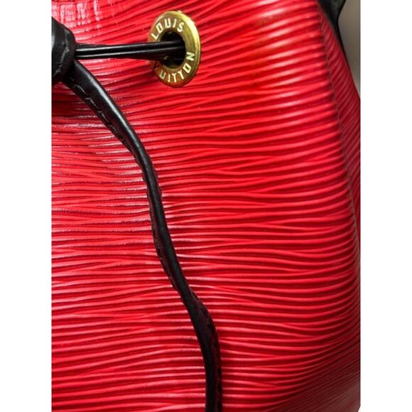 Vintage Louis Vuitton 1994 Epi Petite Noe Bag - Picture 12 of 16